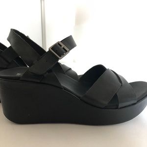 Korks Denica platform wedges black size 8